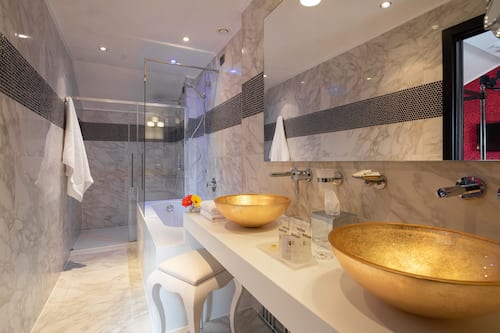 Panoramic Suite, Terrace (Hot Tub) | Bathroom | Rainfall showerhead, hair dryer, slippers, bidet