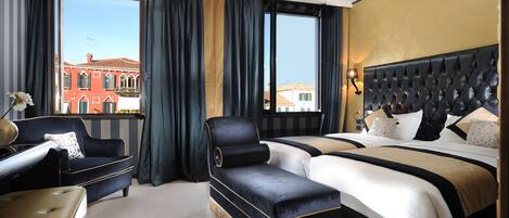 Kahden hengen superior-huone (yksi tai kaksi sänkyä), näköala kanavalle | 1 makuuhuone, untuvapeitot, minibaari, tallelokero huoneessa