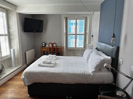 Standard Room, 1 King Bed | Egyptian cotton sheets, down comforters, iron/ironing board, free WiFi