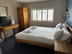 Standard Room, 1 King Bed, Sea View | Egyptian cotton sheets, down comforters, iron/ironing board, free WiFi - The Castle Hotel (Aberaeron)
