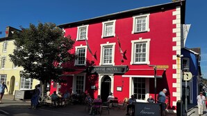 Exterior - The Castle Hotel (Aberaeron)