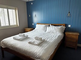 标准房, 1 张特大床, 海景 | 埃及棉床单、羽绒被、熨斗/熨板、免费 WiFi