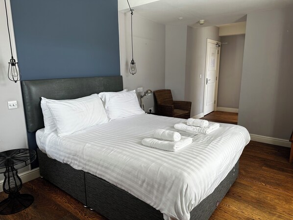 Standard Room, 1 King Bed | Egyptian cotton sheets, down duvets, iron/ironing board, free WiFi - The Castle Hotel (Aberaeron)