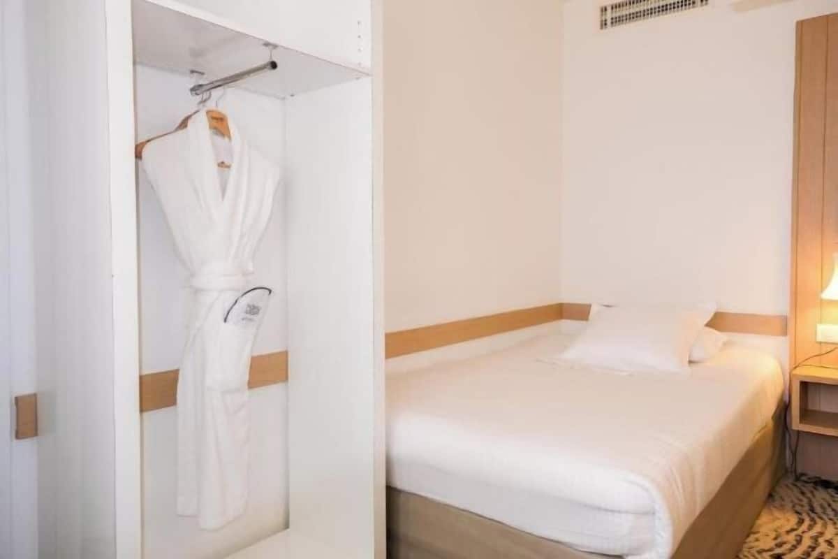 Minibar, in-room safe, desk, soundproofing