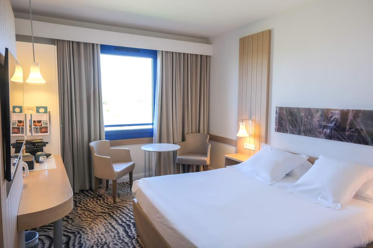 1 soveværelse, minibar, pengeskab på værelset, skrivebord