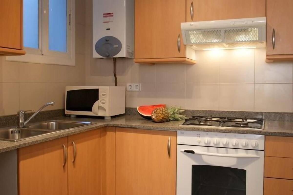 Standard Apartment, 1 Bedroom (4 Adults) | Private kitchen | Coffee/tea maker, fridge, microwave, oven