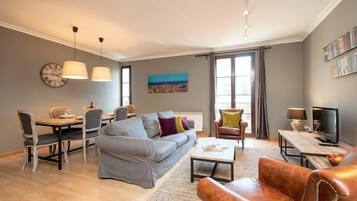 Apartament, 3 dormitoris (5 Adults) | 3 dormitoris, caixa forta a l'habitació i planxa i posts de planxar