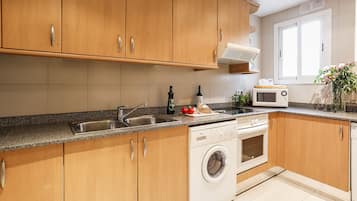 Apartament, 3 dormitoris (6 people) | Cuina privada | Frigorífic, microones, forn i rentaplats