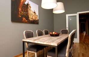 Appartement Standard, 2 chambres | Restauration dans la chambre