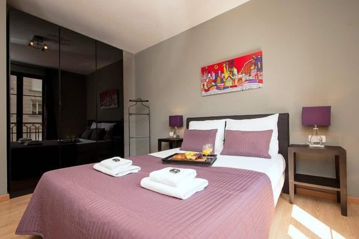 Apartment, 3 Bedrooms (6 people) | 3 bedrooms, in-room safe, iron/ironing board, cribs/infant beds