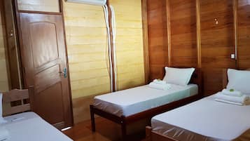 Decoración personalizada, wifi gratis y ropa de cama