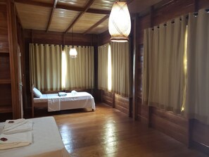 Individually decorated, free WiFi, bed sheets - Amazon Arowana Lodge (Careiro)