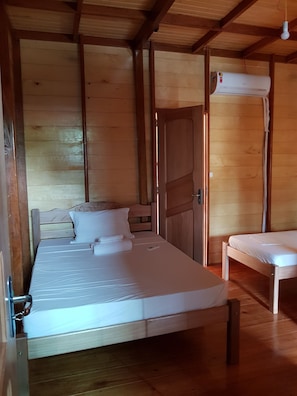 Quarto triplo conforto | Individualmente decorados, Wi-Fi de cortesia, roupa de cama