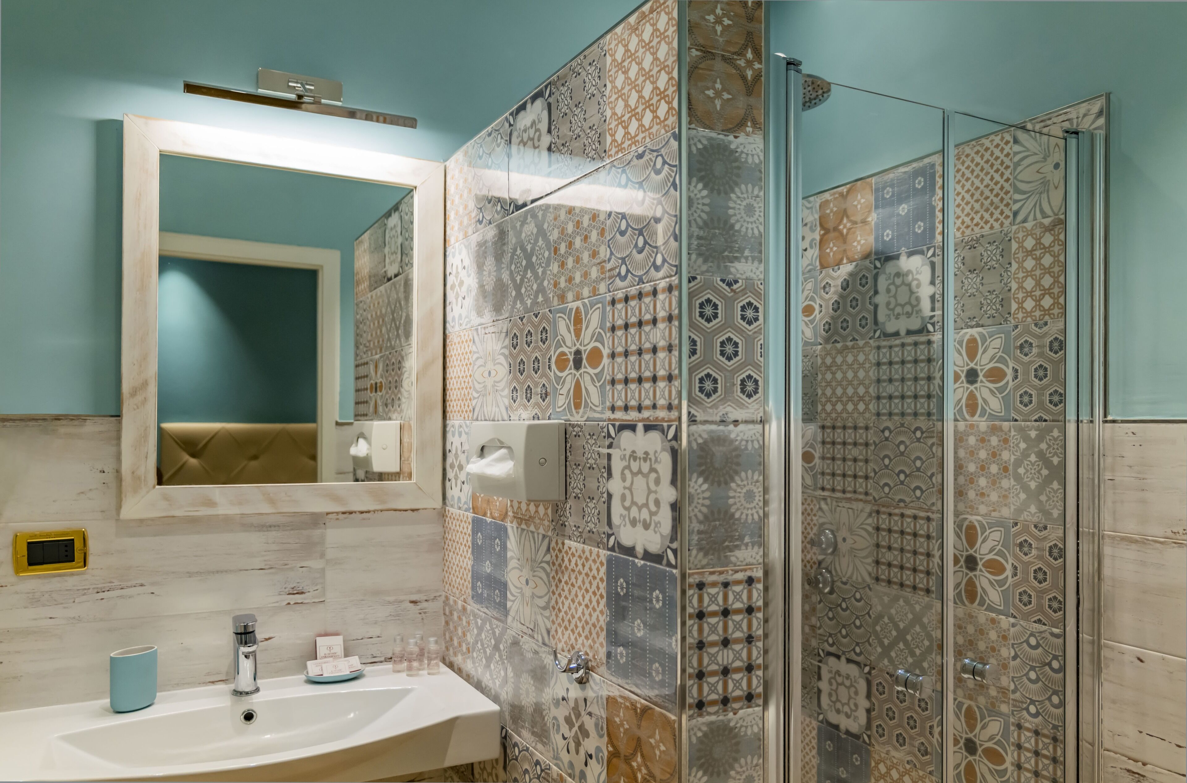 family room, city view | bathroom | combined shower/bathtub, hair dryer, bidet, towels