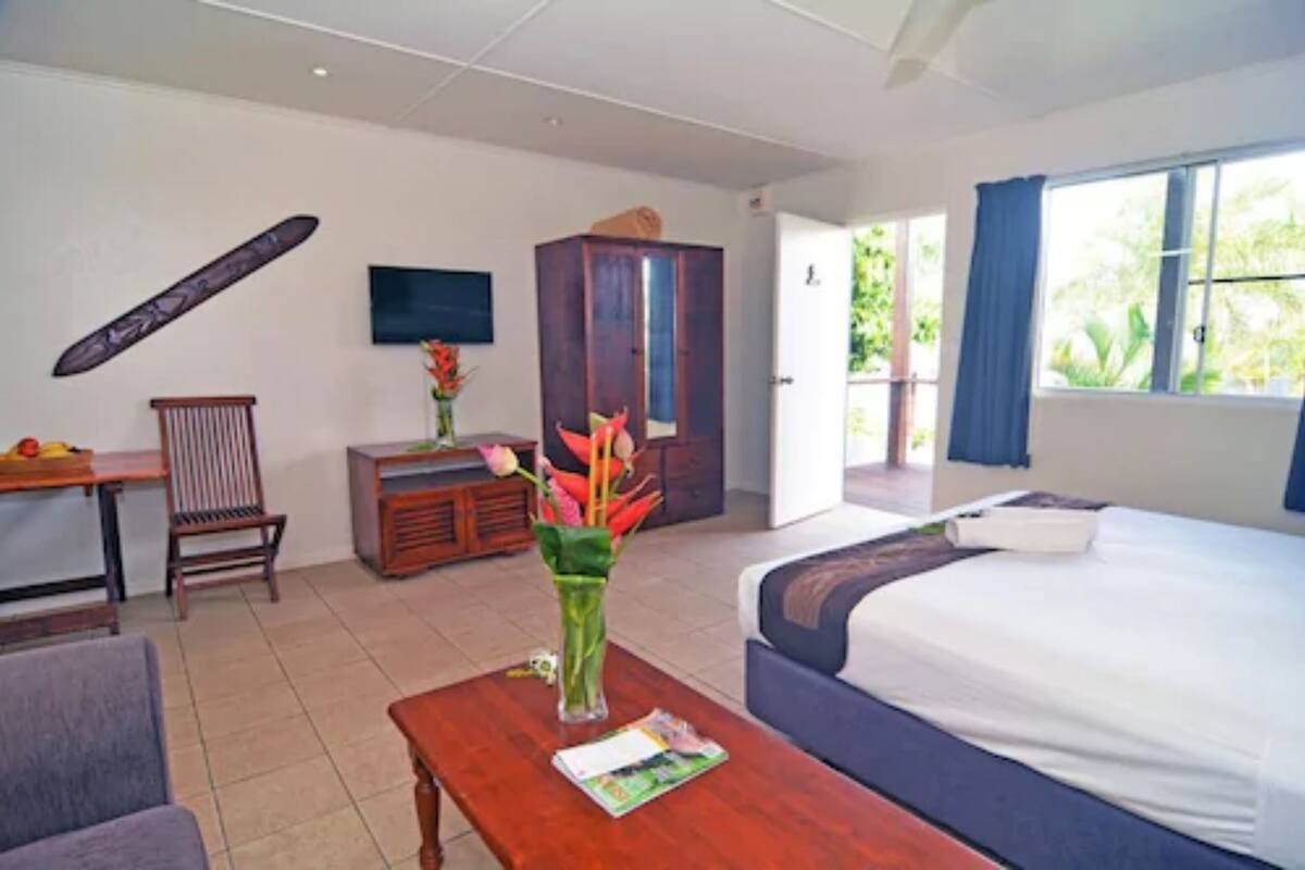 palm deluxe apartment | in-room safe