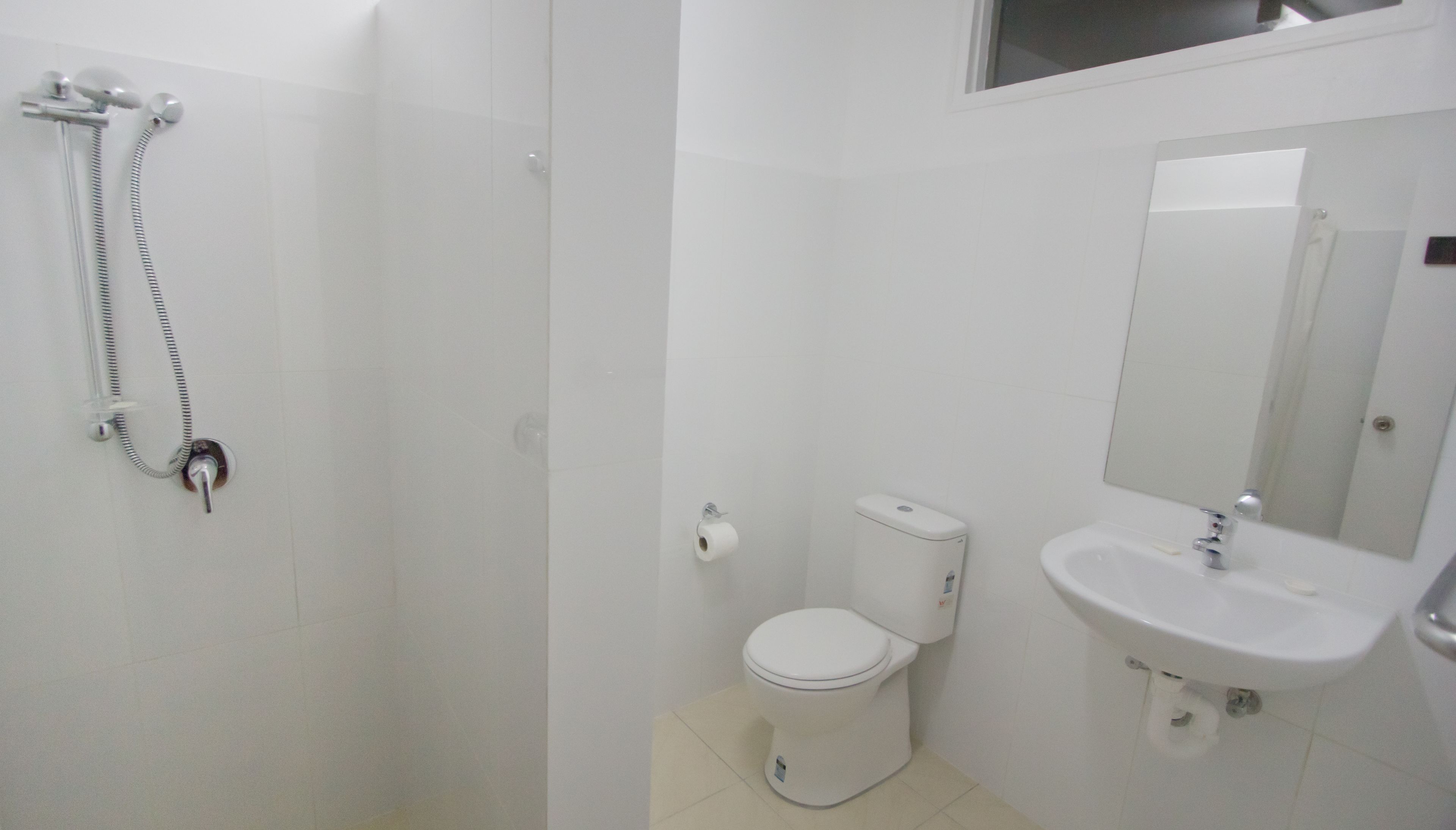 towels, soap, shampoo, toilet paper