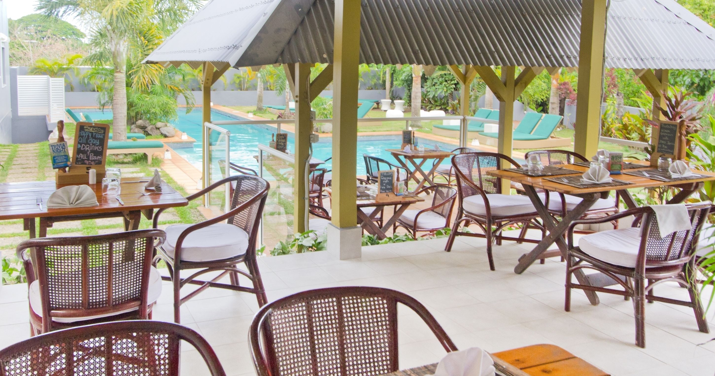 lunch and dinner served