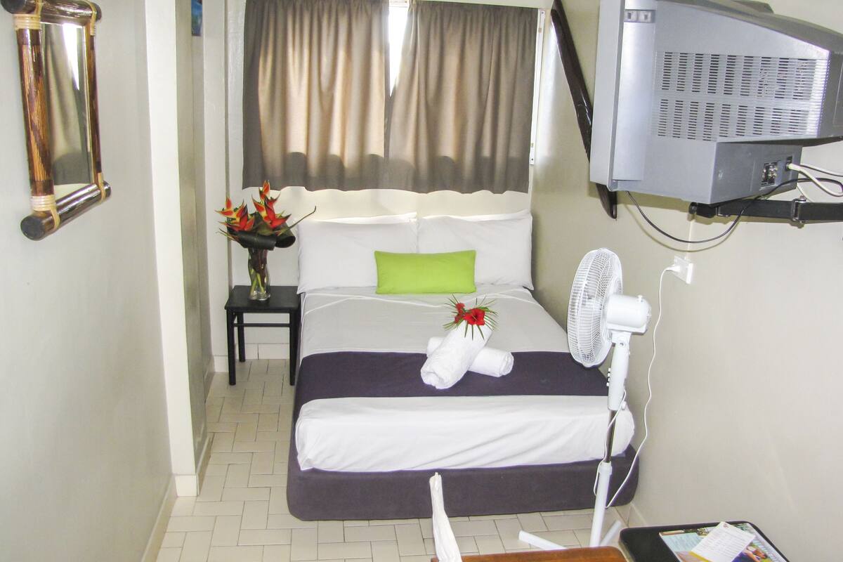 coco single (shared bathroom) | in-room safe