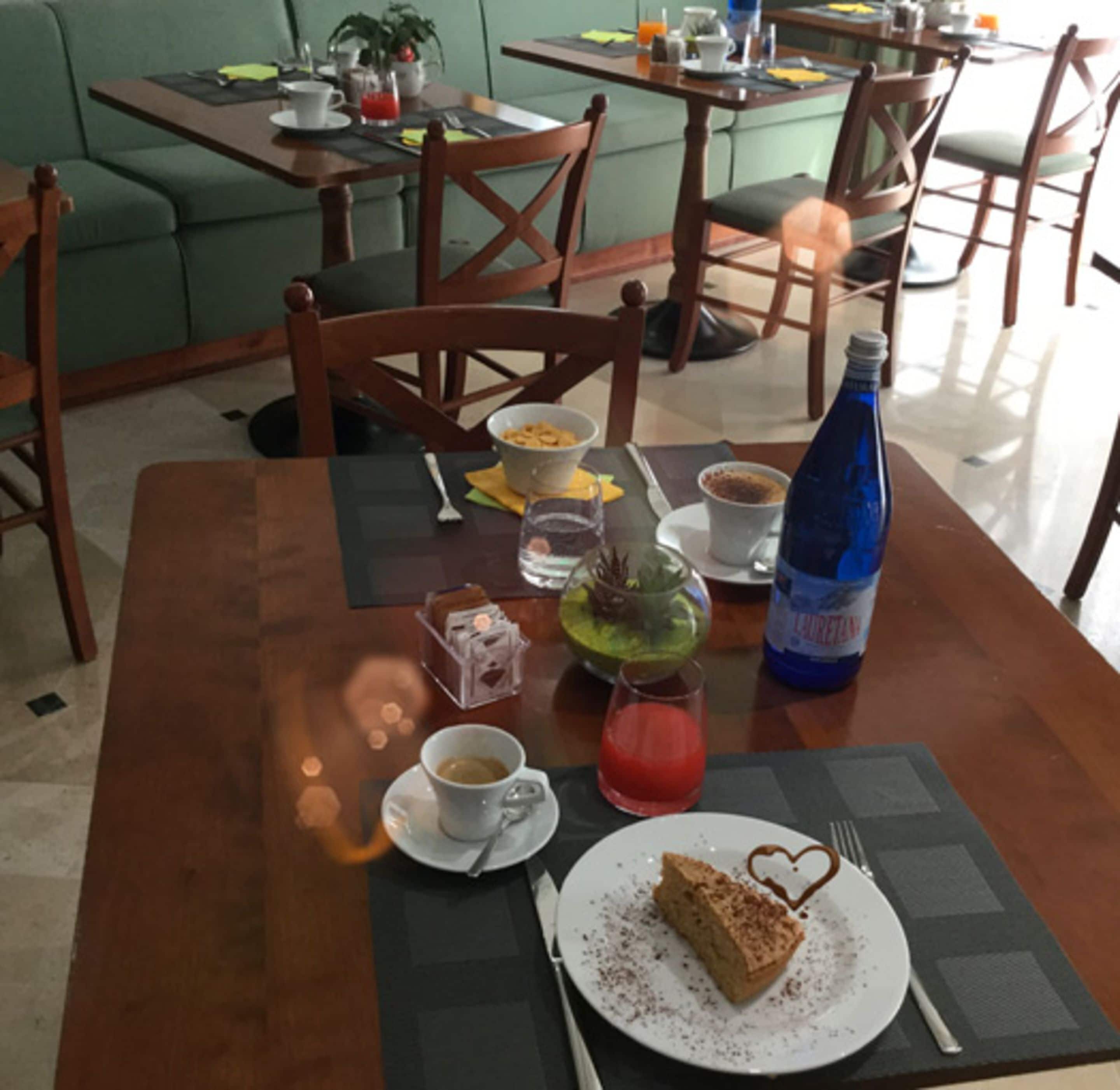 Frokostbuffé hver dag (EUR 4.50 per person)