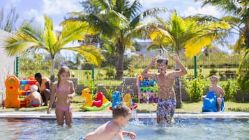 Piscina all'aperto, cabine incluse nel prezzo, ombrelloni da piscina