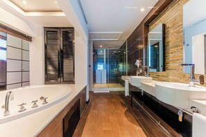 Separate bathtub and shower, rainfall showerhead, free toiletries - Crystals Beach Resort Belle Mare, a member of Radisson Individuals (Belle Mare)