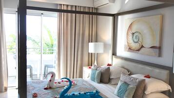 Apartment, 3 Bedrooms, Beachfront | In-room safe, iron/ironing board, free WiFi