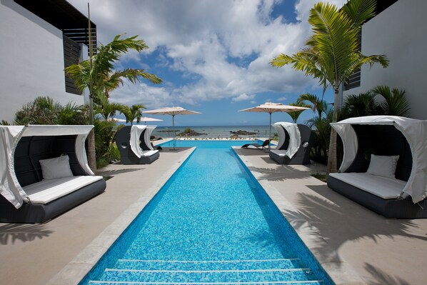 Apartamento premier | Piscina externa