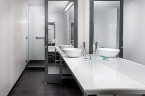 aloft, Suite, 1 King Bed, City View | Bathroom - Aloft by Marriott Asheville Downtown (Asheville)