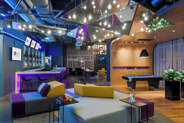 Lounge - Aloft by Marriott Asheville Downtown (Asheville)