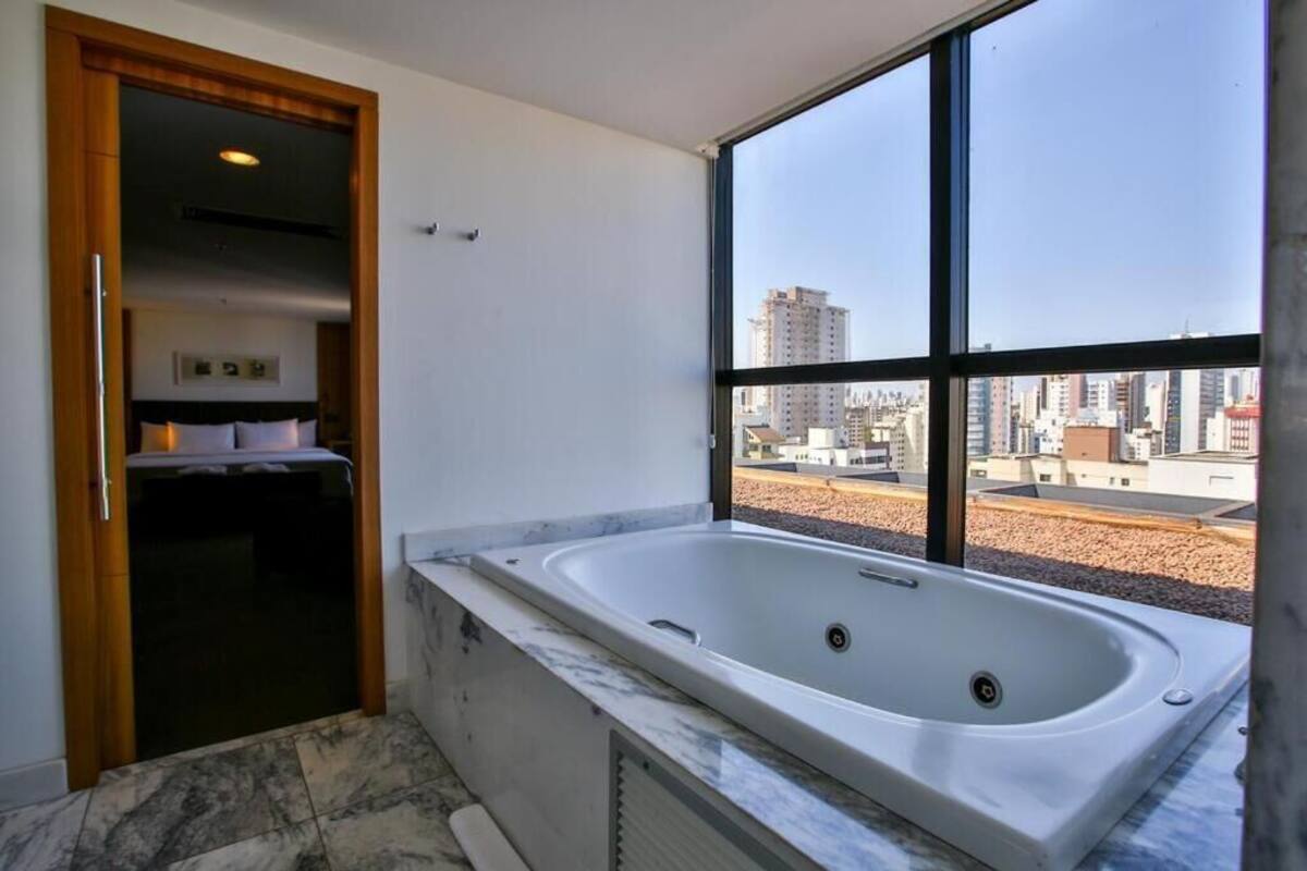executive suite | bathroom | free toiletries, hair dryer, towels