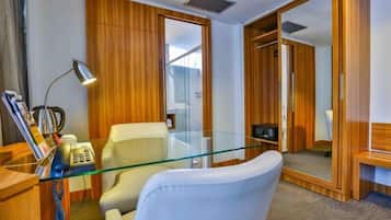 Quarto casal luxo | 1 quarto, frigobar, cofres nos quartos, individualmente mobiliados