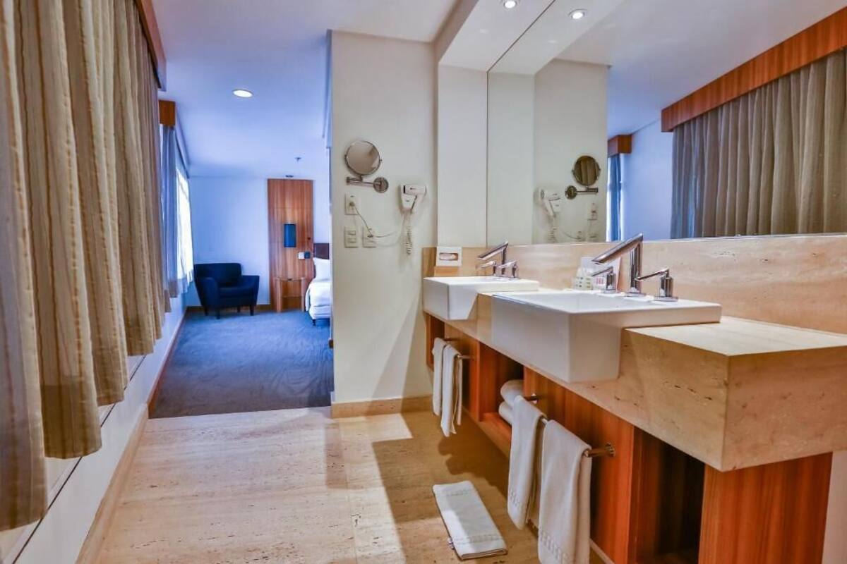 presidential suite | bathroom | free toiletries, hair dryer, towels