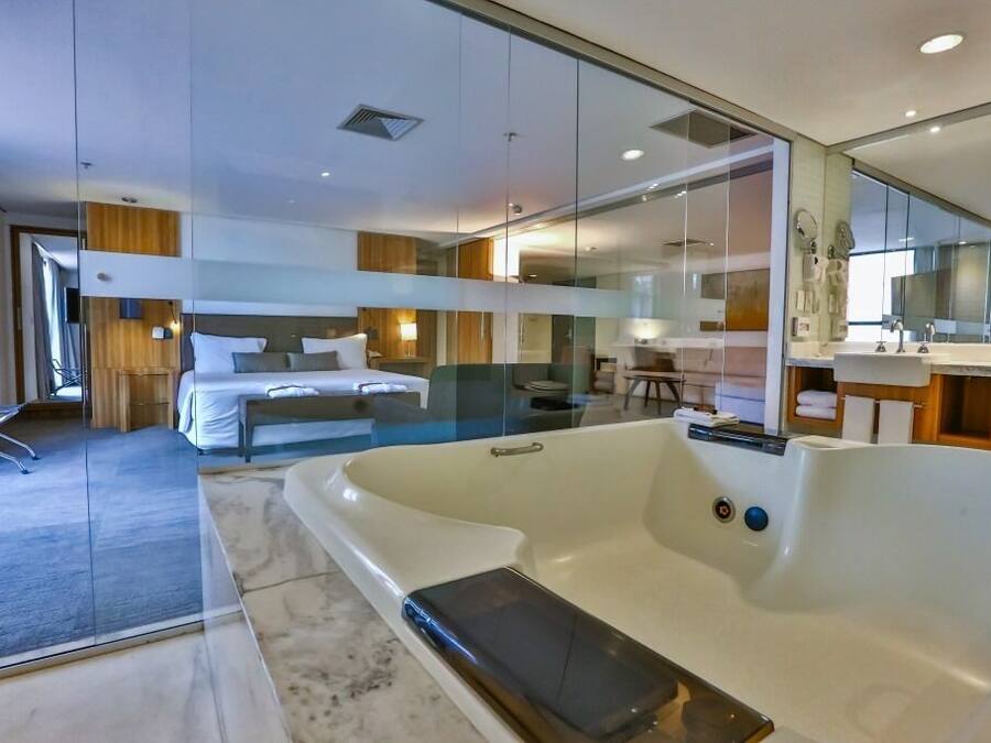 Suite | Bad | Toalettartikler (inkludert), hårføner og håndklær