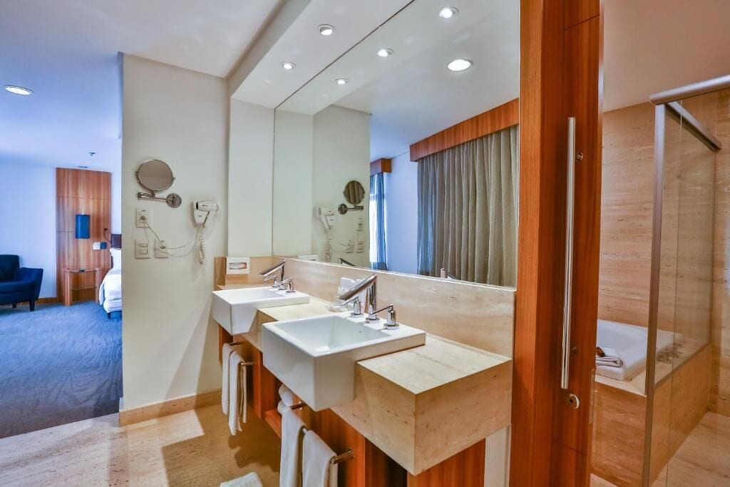 presidential suite | bathroom | free toiletries, hair dryer, towels