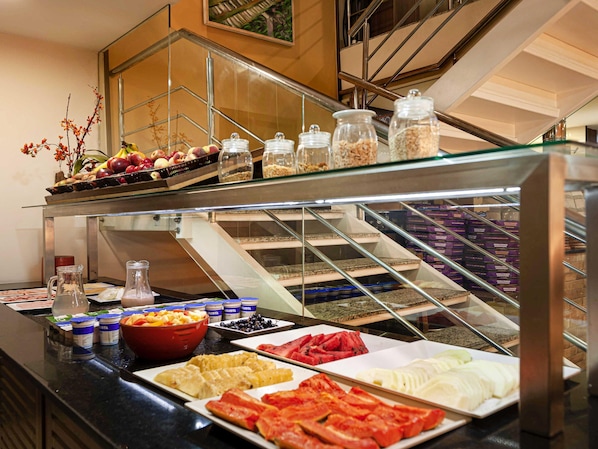 Dagelijks ontbijtbuffet (BRL 49.39 per persoon)