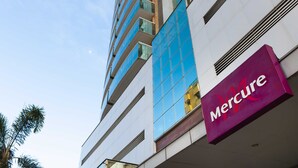A modern building with a prominent Mercure sign, large windows, and a clear sky. - Mercure RJ Nova Iguaçu Hotel (Nova Iguaçu)