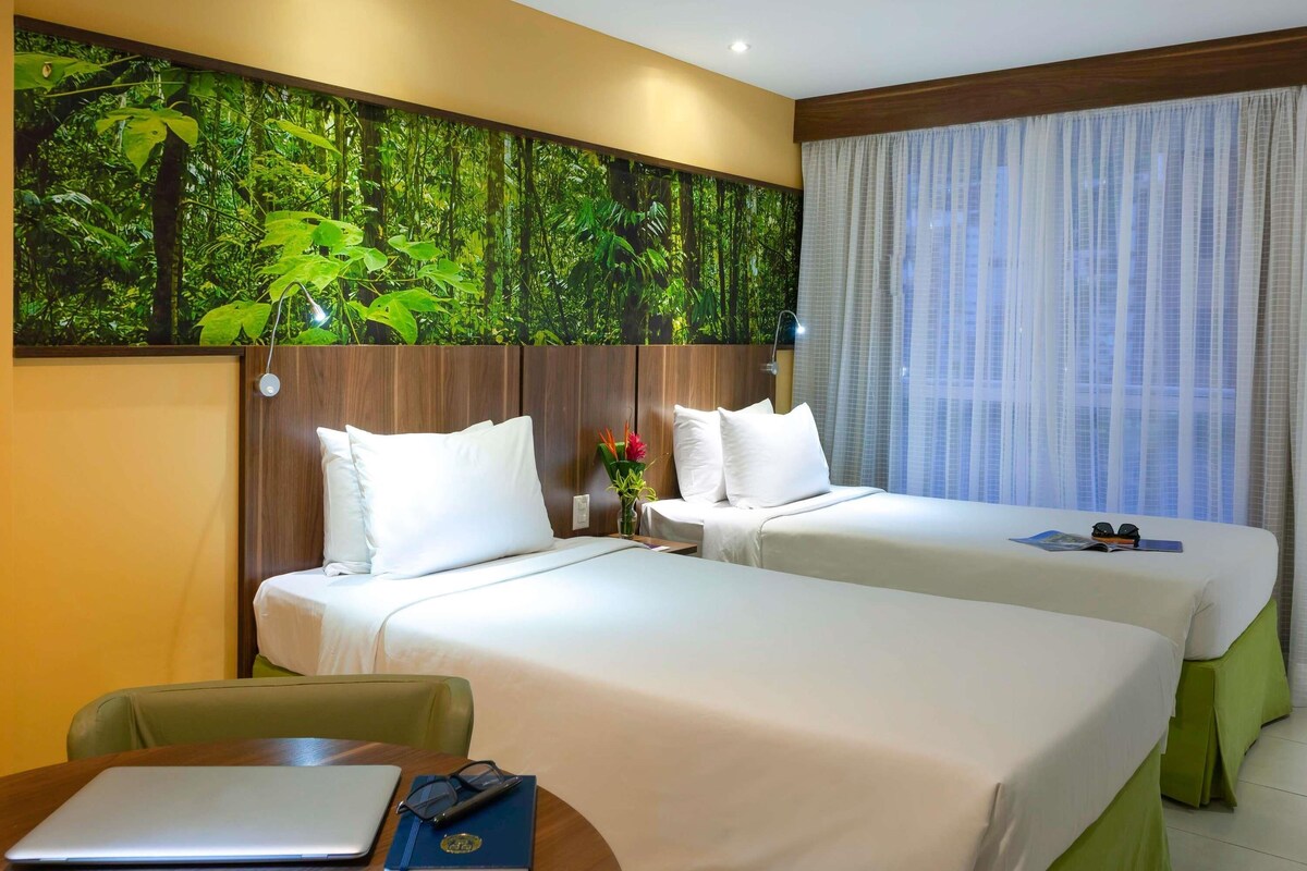 Classic Twin Room, 2 Twin Beds | Minibar, in-room safe, desk, iron/ironing board