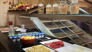A buffet with various food items including fruits, cheeses, and meats. - Mercure RJ Nova Iguaçu Hotel (Nova Iguaçu)