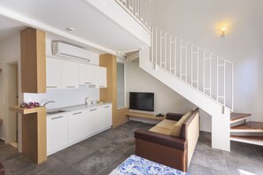 Family Duplex | In-room safe, desk