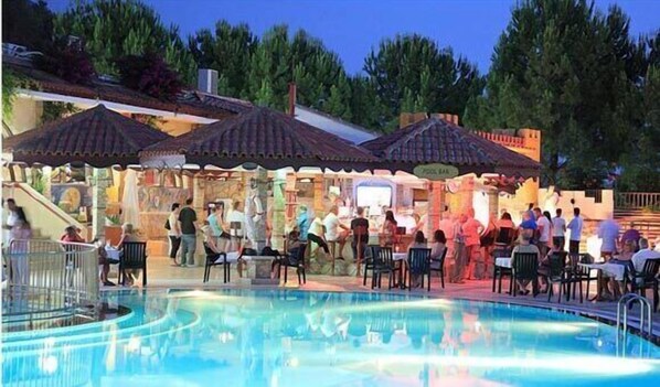 Indoor pool, 3 outdoor pools, pool umbrellas, sun loungers