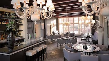 Garden views, serves breakfast, lunch, and brunch