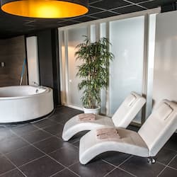 Couples treatment room(s), sauna, steam room, body treatments