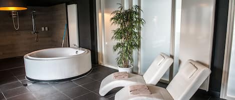 Behandlingsrom for par, badstue, dampbad og kroppsbehandlinger