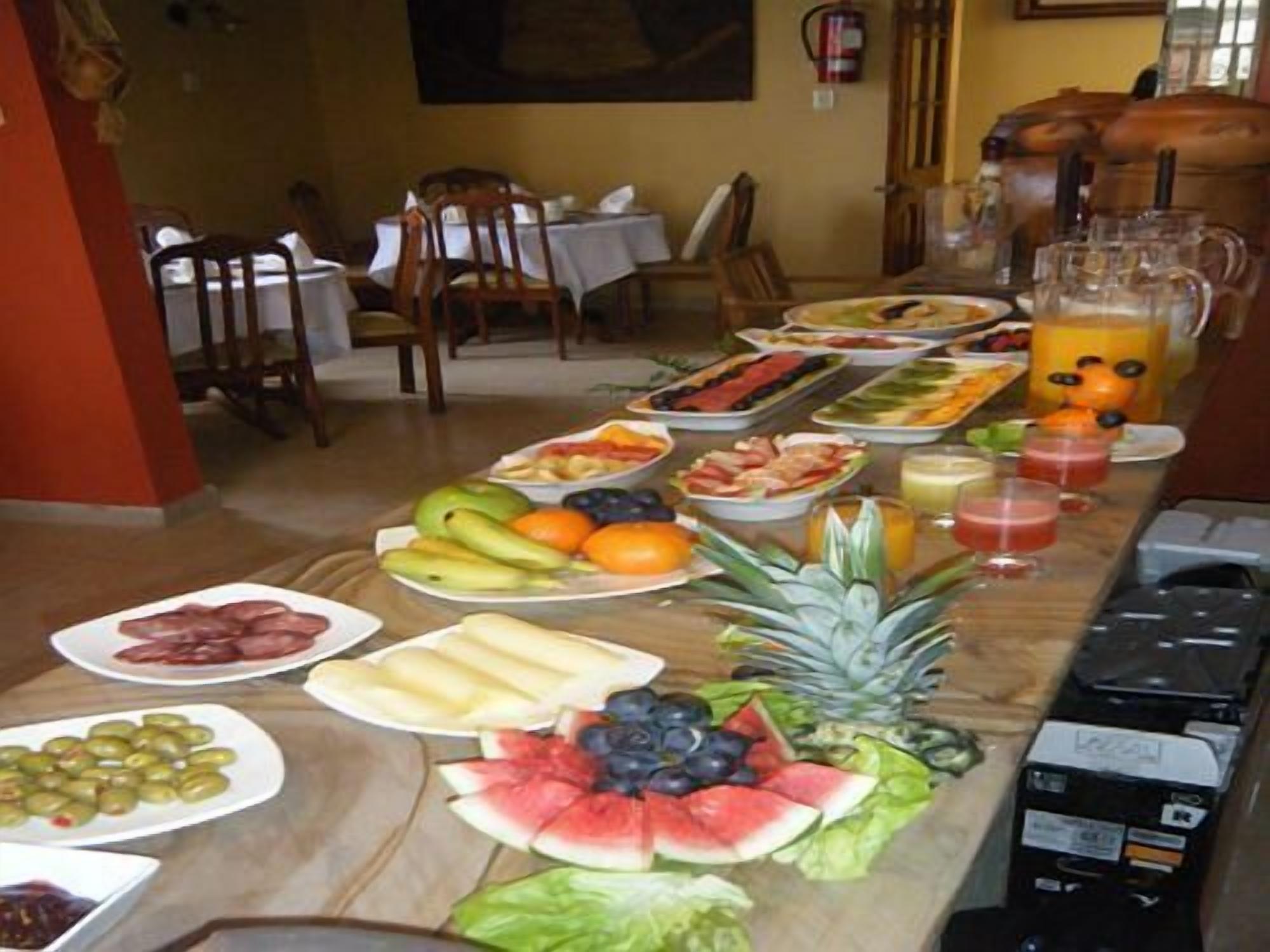Petit déjeuner, déjeuner et dîner servis sur place