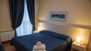 Double or Twin Room | Minibar, in-room safe, desk, WiFi (free) - Break House Hotel (Terranuova Bracciolini)