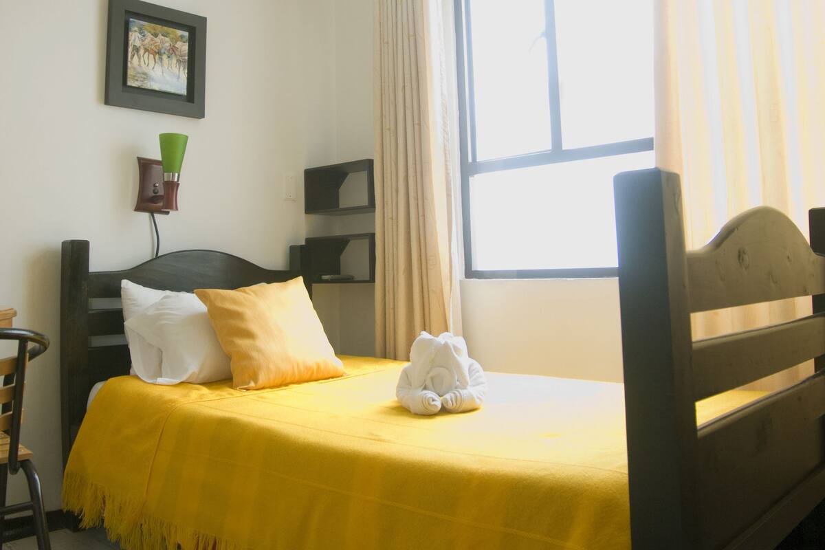 Basic-Einzelzimmer (private outdoor bathroom)