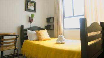 Basic Single Room (private outdoor bathroom)