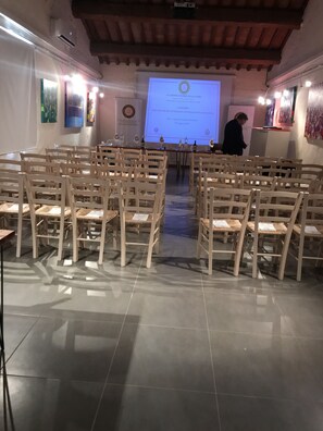 Meeting facility