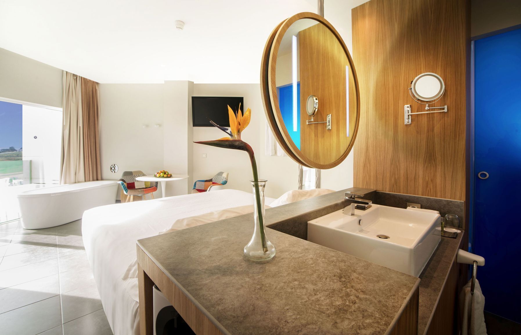 Ropa de cama de alta calidad y minibar 