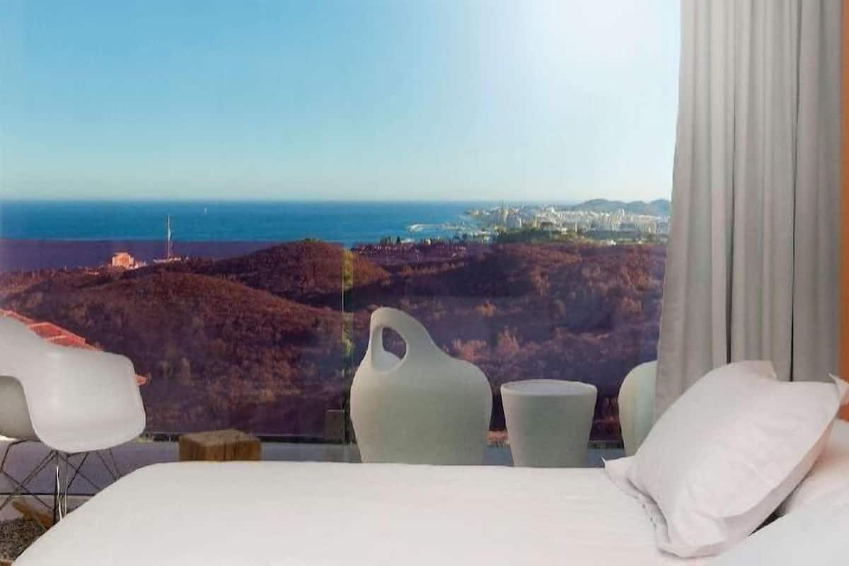 Ropa de cama de alta calidad y minibar